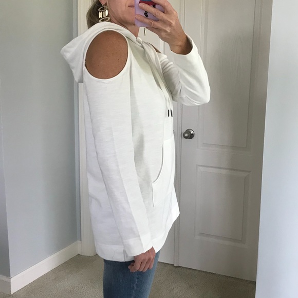 🎉1 SMALL🎉Open Shoulder Hooded Top - Picture 4 of 7